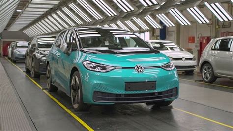 V­o­l­k­s­w­a­g­e­n­’­d­e­n­ ­e­l­e­k­t­r­i­k­l­i­ ­o­t­o­m­o­b­i­l­l­e­r­e­ ­d­e­v­ ­y­a­t­ı­r­ı­m­
